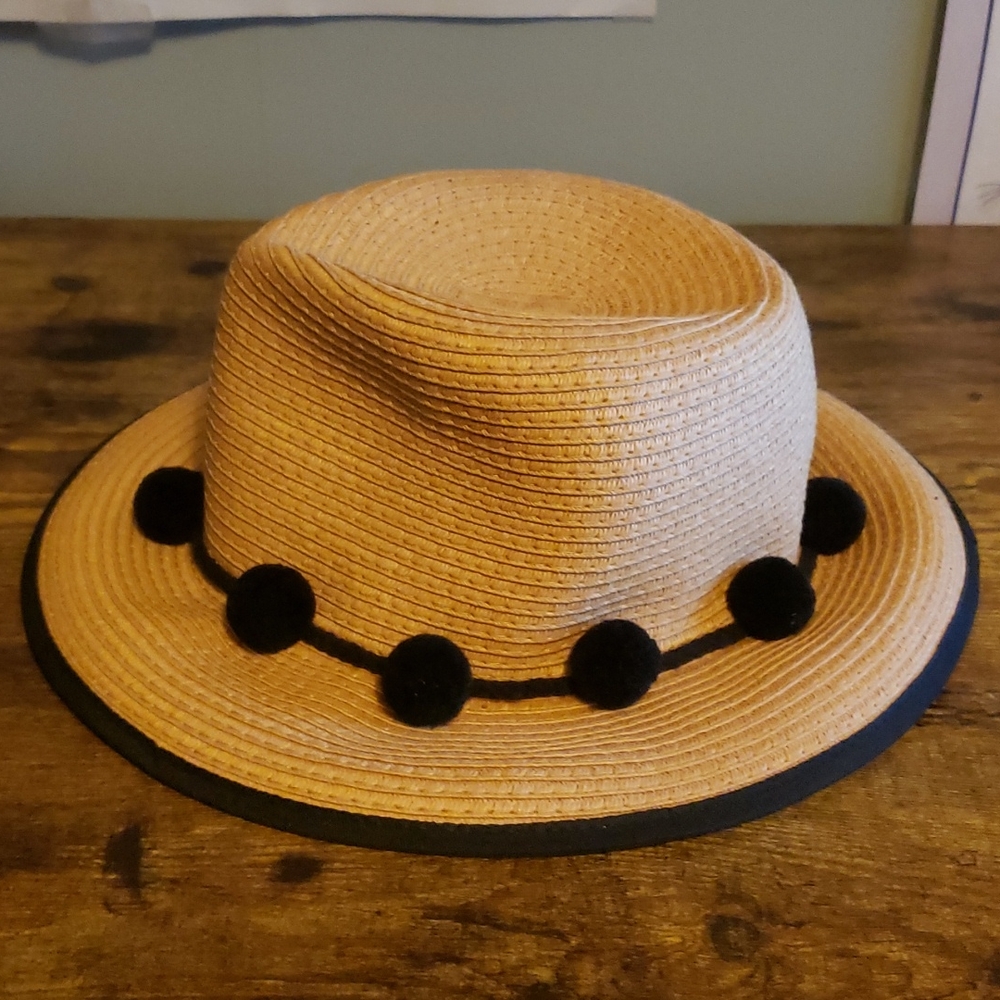 Express pom pom hat